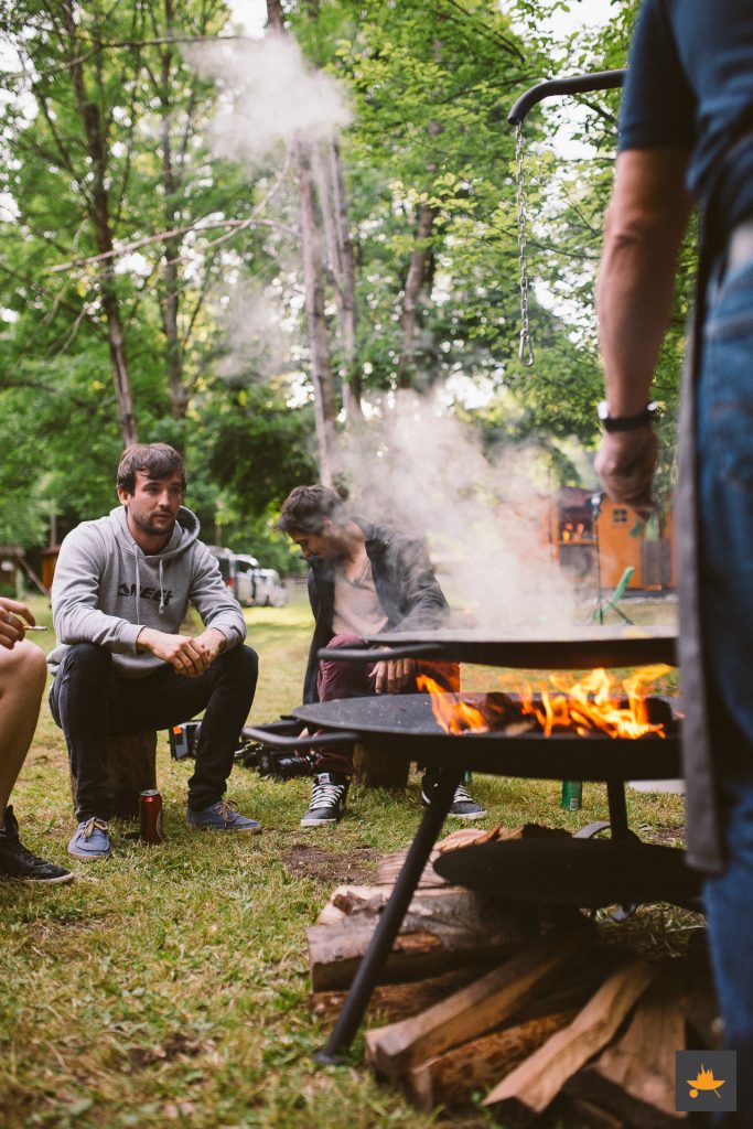 Grillen am offenen Feuer