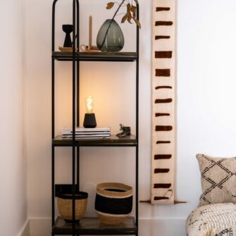 Humble One table lumineuse ambiance bois noir 02