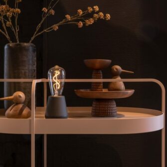 Humble One table ambiance bois noir clair