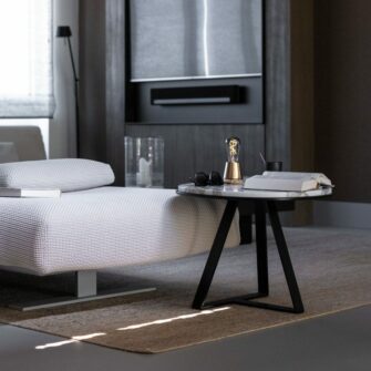 Lampe de table Humble One dorée ambiance 03