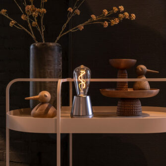 Humble One lampe de table ambiance titane 02