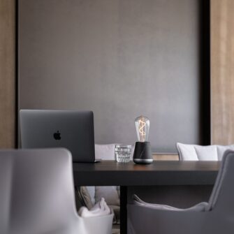 Lampe de table Humble One noire