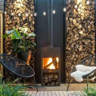 Holzaufbewahrung schwarz