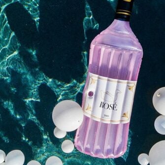 Matelas matelas bouteille rosé