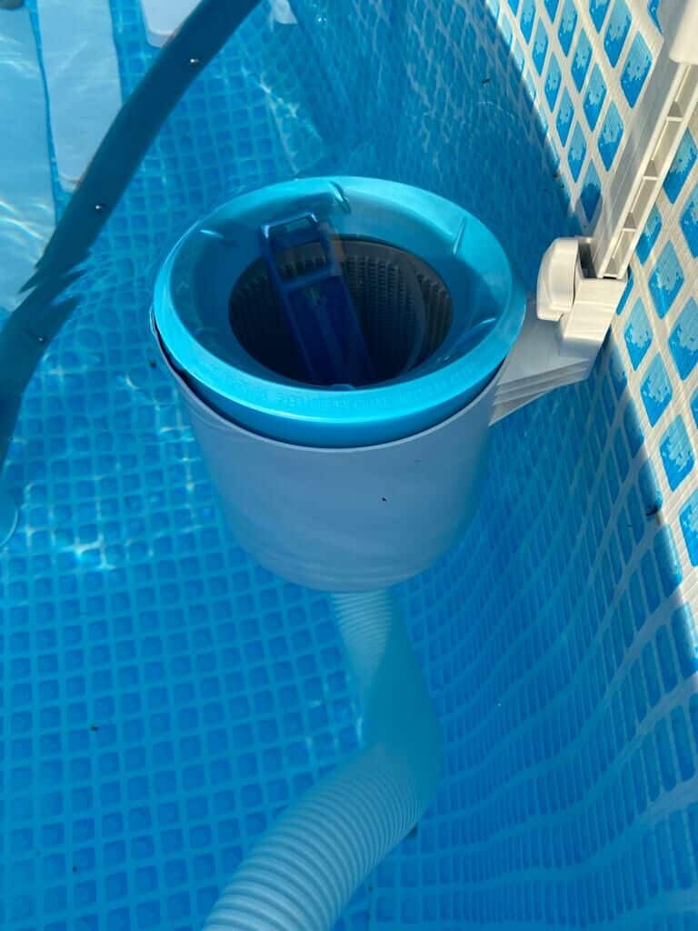 Skimmer construction pool