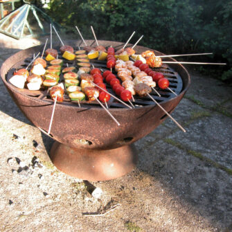 Cast iron fire bowl BBQ 03