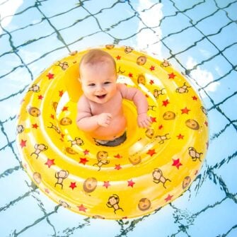 Piscine bébé avec siège 07