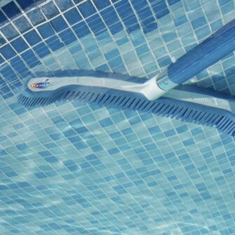 Kerlis rubber pool brush 04