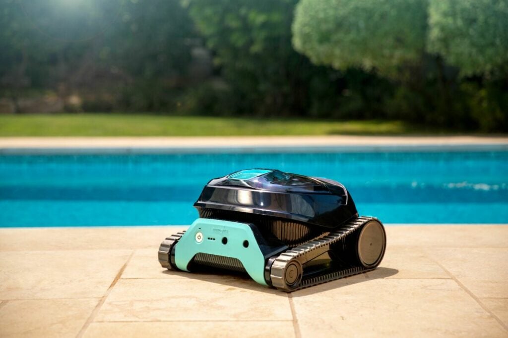 New wireless Dolphin pool robots